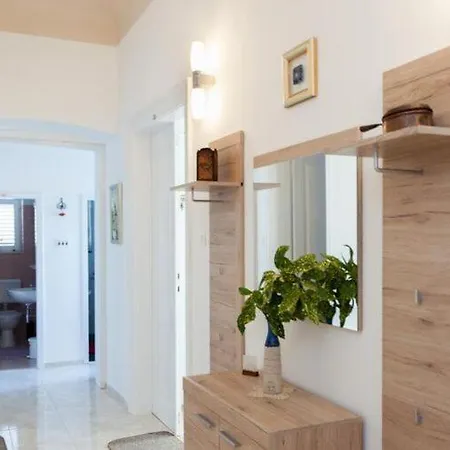 Iveta - Two-bedroom With Terrace And Sea View Nik A Ντουμπρόβνικ