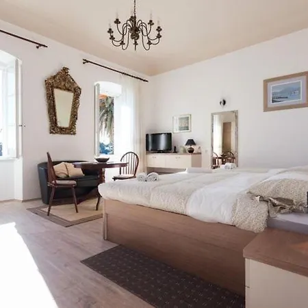Апартаменты Iveta - Two-bedroom With Terrace And Sea View Nik A