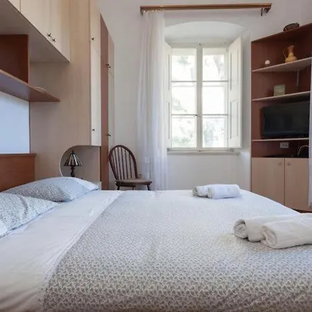 Апартаменты Iveta - Two-bedroom With Terrace And Sea View Nik A *
