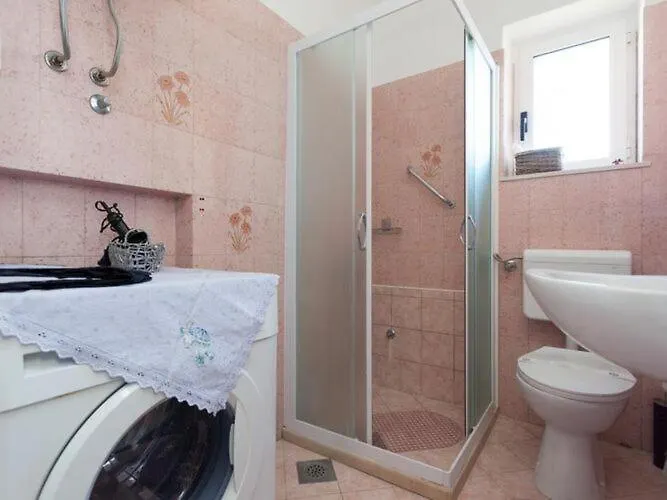 Iveta - Two-bedroom With Terrace And Sea View Nik A Апартаменты *
