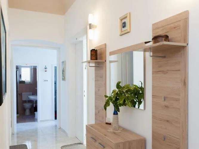 Iveta - Two-bedroom With Terrace And Sea View Nik A Дубровник