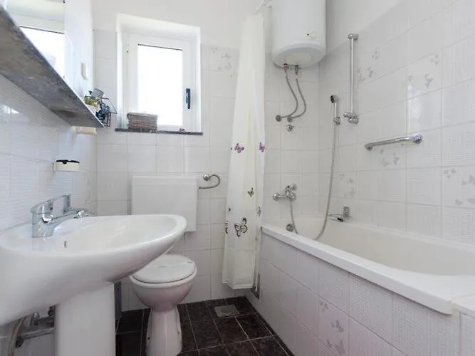 Iveta - Two-bedroom With Terrace And Sea View Nik A Апартаменты *