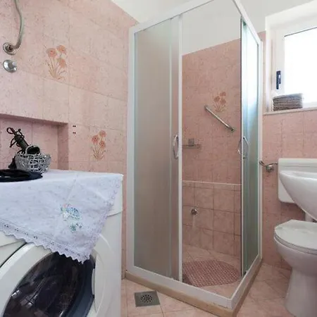 Iveta - Two-bedroom With Terrace And Sea View Nik A Apartman *