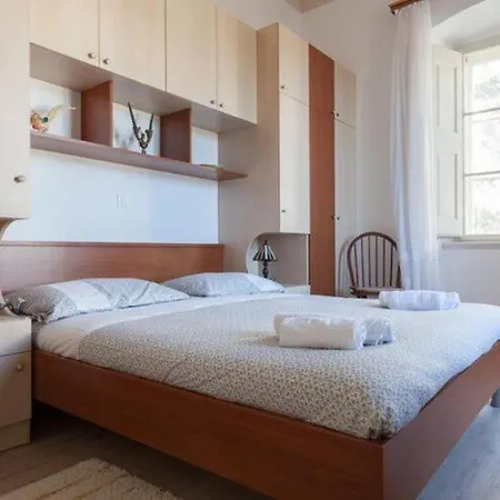 Iveta - Two-bedroom With Terrace And Sea View Nik A Apartman *