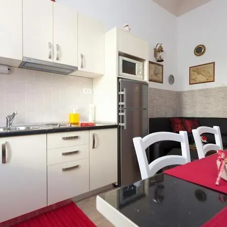 Iveta - Two-bedroom With Terrace And Sea View Nik A