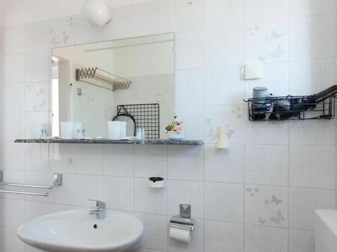 Iveta - Two-bedroom With Terrace And Sea View Nik A *