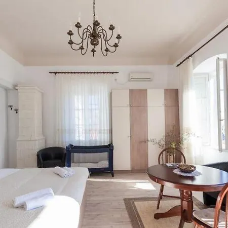 Iveta - Two-bedroom With Terrace And Sea View Nik A