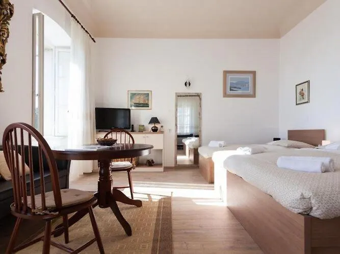 Iveta - Two-bedroom With Terrace And Sea View Nik A