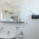 Iveta - Two-bedroom With Terrace And Sea View Nik A *